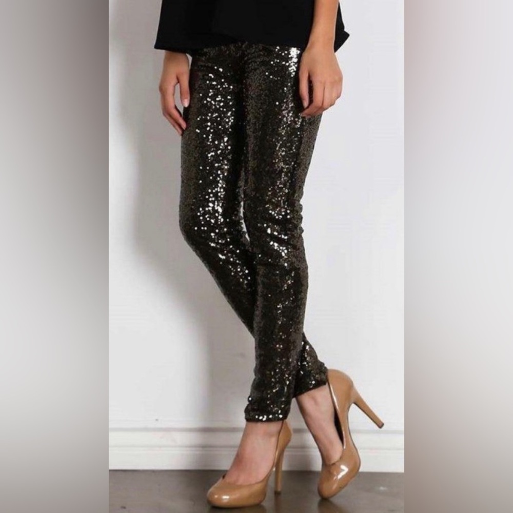 TRAC Black Sequin Leggings Size M.